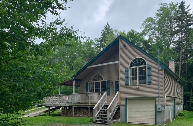 Family Home w/ Great Yard, Fireplace, Kayaks, AC & WiFi - Near Skiing/Lakes