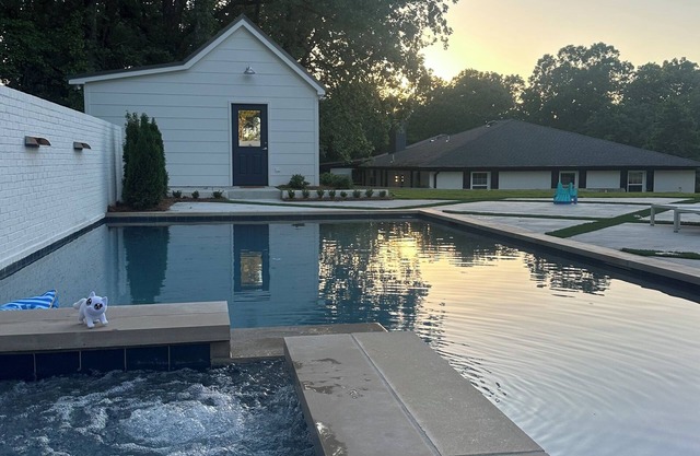 Family home with a pool in the middle of town perfect for a weekend in Oxford!