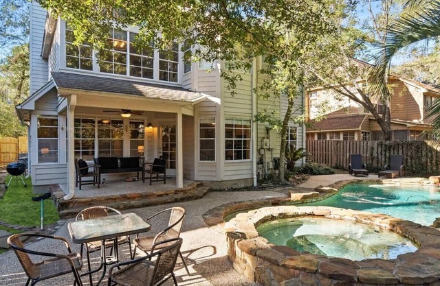 Family home with private pool/spa in heart of The Woodlands TX