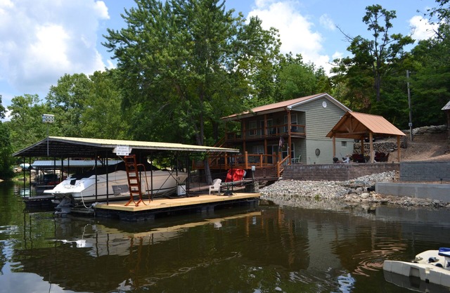 4 Br / 2 Ba hinter der ruhigen Bucht!