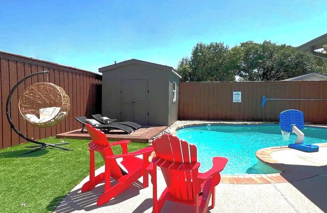 Family & Large Group - Backyard Heaven, Game room, Mini Golf, Private Pool