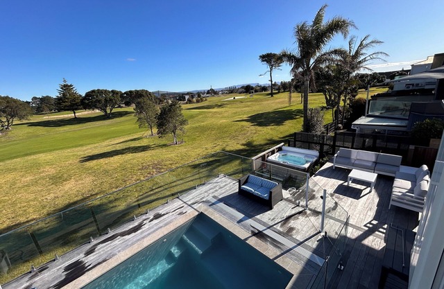 Family Paradise - 2 dwellings, Golf course views and beach across the road.