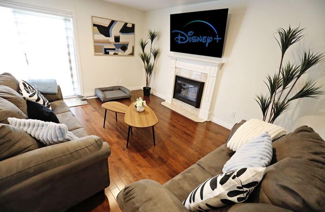 Family & Pet Friendly | A/C | Disney+ | Near WEM