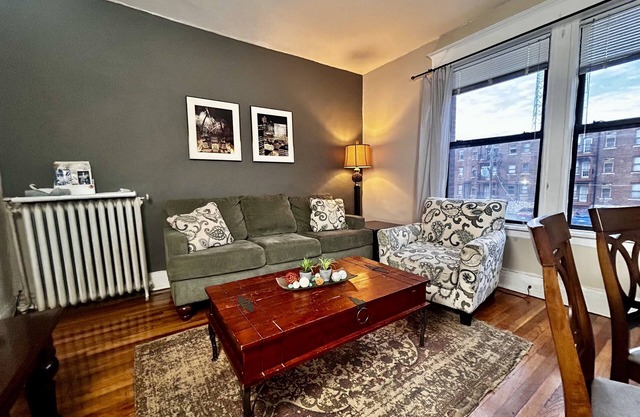 Family + Pet Friendly, King & Queen beds, steps to Metrolink+ Free Gated Parking