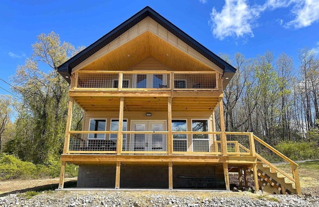 Family/Pet Friendly, Peaceful Cabin, Lakeview, Deck with Norfork Lake views