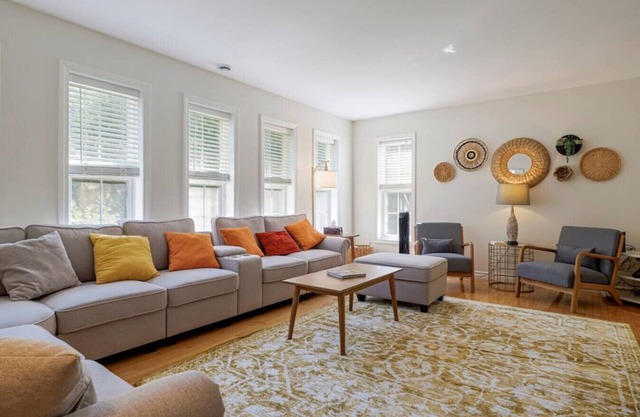 Family & Pet Friendly Spacious Home! [Sweet Spot]