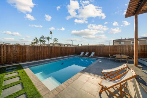 Family Pool House with games