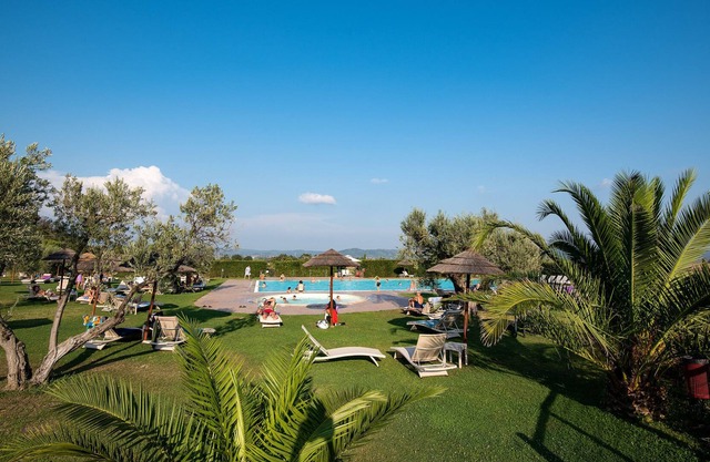Family Pool Suvereto Trilo First