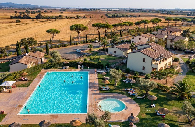 Family Pool Suvereto Trilo Ground