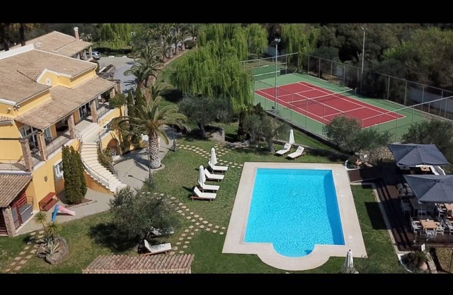 Privilege Villas Luxusvilla Privilege Classic mit beheiztem Innenpool im Freien