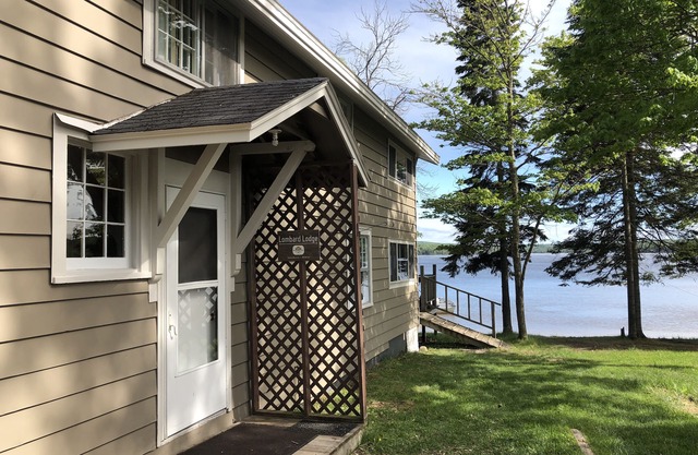 4 Schlafzimmer Lodge am AuTrain Lake! Schneemobil, Fisch, Ski! Genügend Parkplätze!