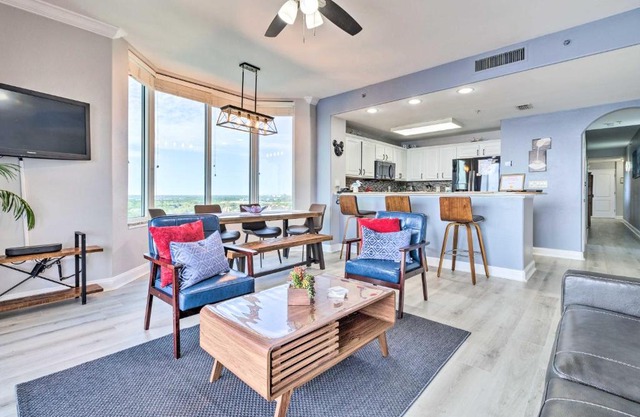 Family Resort Condo with 2 Pools 1 Mi to Disney!