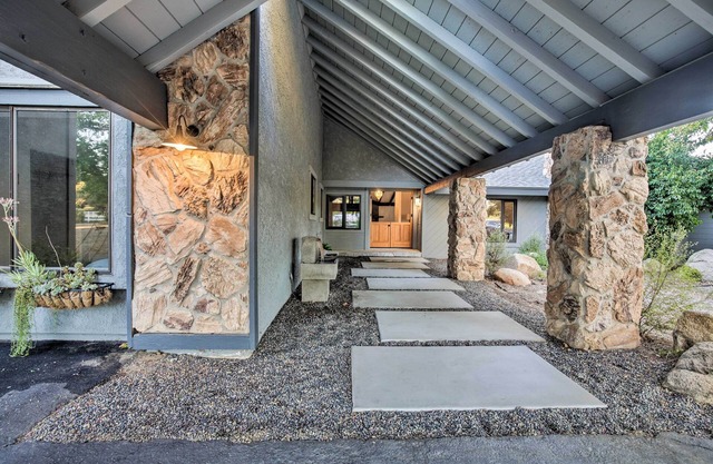 Family Retreat - Private Tennis Court & Game Room
