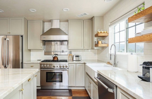 Family Retreat | Stunning Views | Modern Amenities