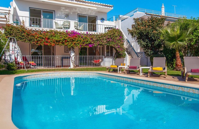 Family Retreat w/ Pool, Olhos de Água