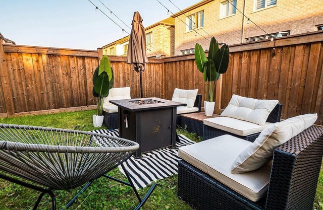 Family Retreat w/ Pool Table, Fire Table & BBQ