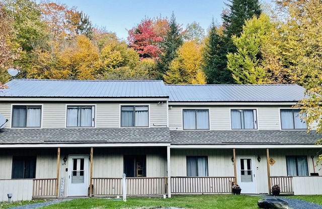 Family reunion, corporate retreat - our spacious duplex provides a great escape!