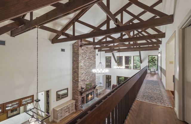 Family-Reunion-Retreat-Small Wedding Space Secluded Woodsy 4 Acre, River bluff