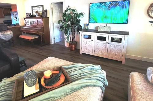 Family River Retreat- Pet Friendly with Boat Parking