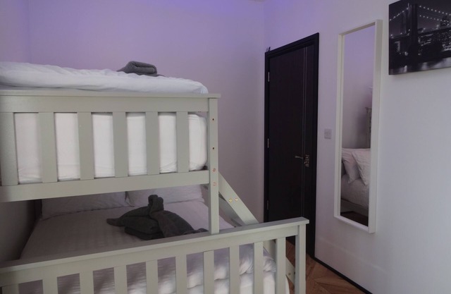 Family room in the farmhouse, sleeping 4, breakfast included in onsite bistro close to beach