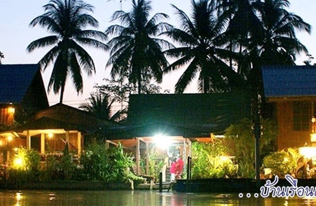 Familien-Zimmer Riverside Homestay in Ampawa