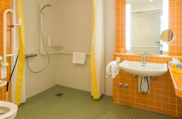 Familienzimmer mit Dusche und WC