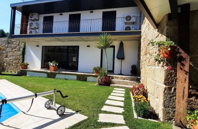 Family-run rural tourism house with swimming pool, Wi-Fi and air conditioning
