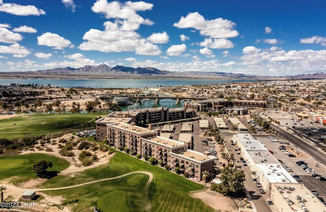 Family size Condo steps away from the London Bridge, Golf Course and Rotary Park