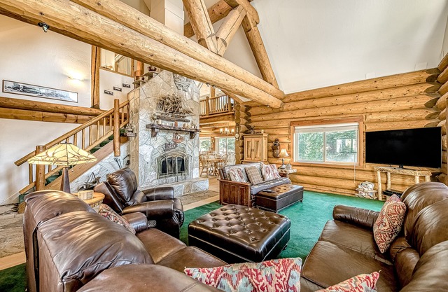 Familiengröße Kabine mit Deck, in der Nähe von Huntington Lake und China Peak!