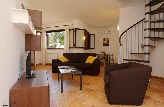 Family Size Villa with Pool by the Sea