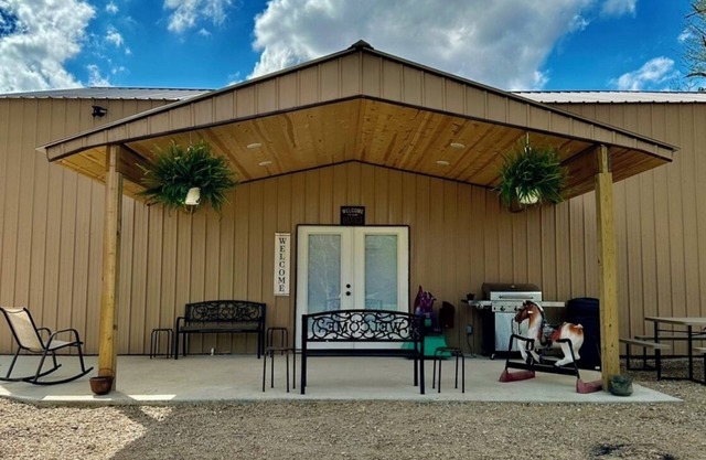 Family sized barndominium. Sleeps up to 10 comfortably.