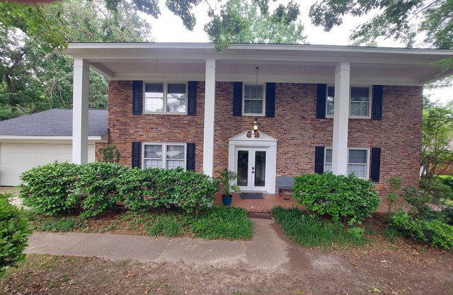 Stunning lake view, spacious home, large deck, walkable neighborhood