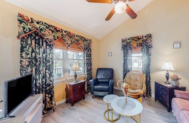 Family-sized Condo Home by Beach Bayside & Pet Friendly