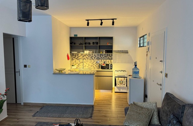 Family sized condo with pool and sports bar 30 min from the city