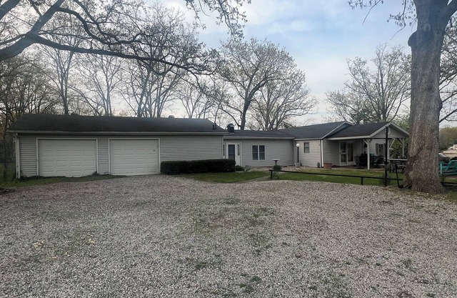 Family-sized home with best view of the lake! Firepit and boat access!