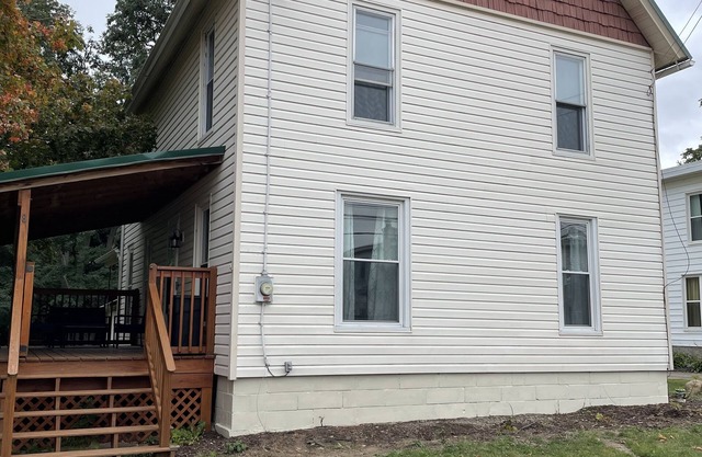 Family sized house close to wineries, ski resorts, and plenty of great fishing!