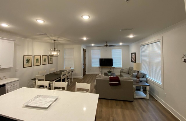 Family-sized, peaceful condo less than 2 miles from the university!