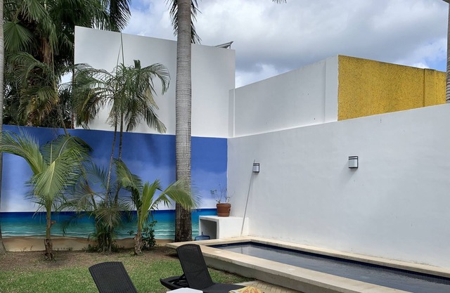 Family-sized private home walking distance to airport! 2 min (car) to the ocean.