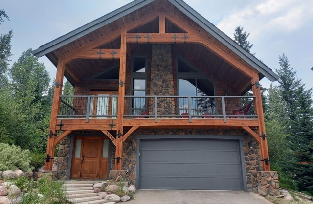Family Ski-In/Out with Private Hot Tub, Sleeps 9