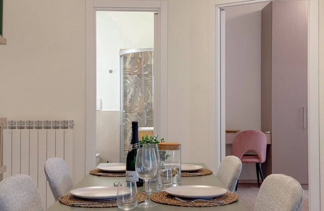 Family Stay with 3 rooms, kitchen and balcony