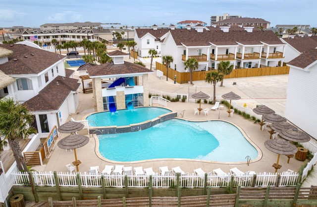 Family Summer Spot! @ The Crab Shack, Close Walk To Beach! Pool! Sunset Deck!