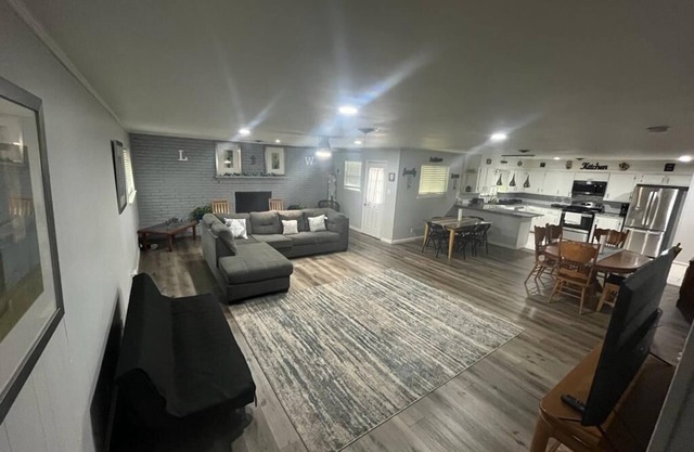 Family/ Team Spacious 5-bedroom house 16+ beds WiFi, AC in North Richland Hills