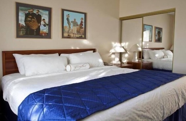 Family Vacation! 3 Awesome Studios w/Kitchenette, Indoor Pool
