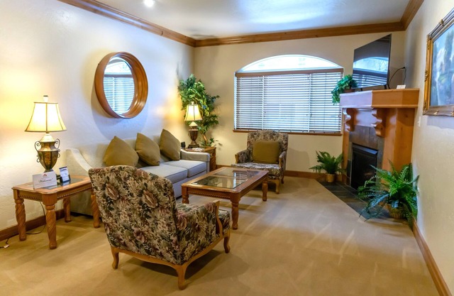 Family Vacation~Heated In/Out Pool, Tubing & Ice Skating Villa 1076