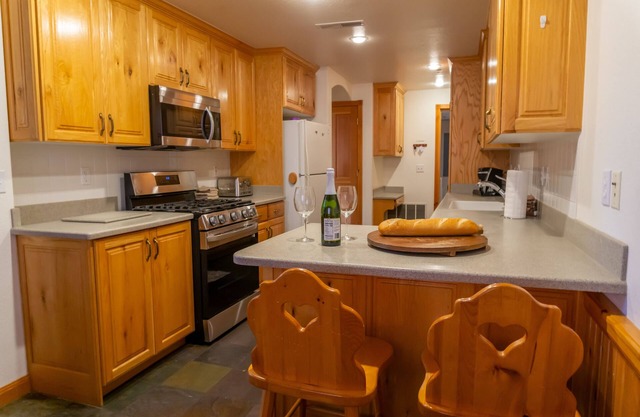 Family Vacation~heated In/out Pool, Tubing & Ice Skating 719 3 Bedroom Townhouse by RedAwning