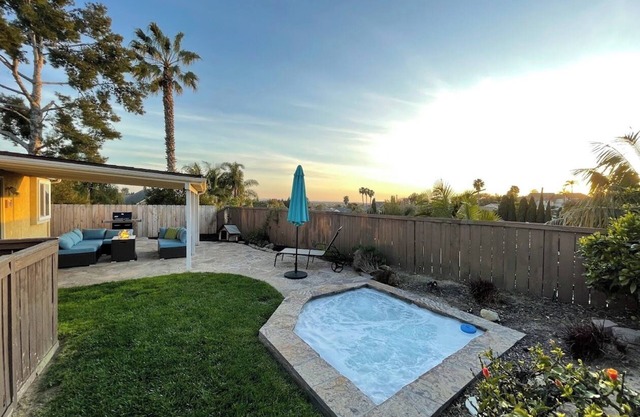 Family Vacation Home, HotSpa, BBQ, Firepit, Game, Parking! Close to Delmar