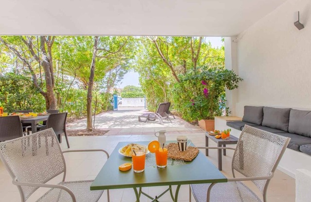 Familienvilla, 6 Gäste,Lounges im Freien ,Spülmaschine ,Klima, 20 m Sandstrände