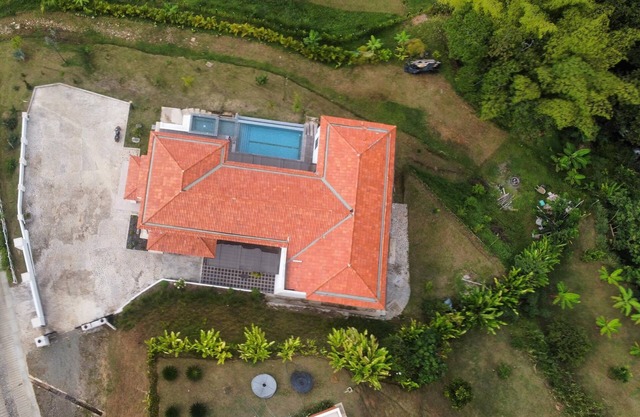 Family Villa/Farm with amazing mountain views, surrounded by beautiful spaces.