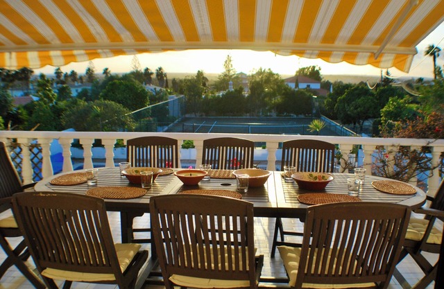 Family villa in Almancil, Algarve with private swimming pool and tennis court
