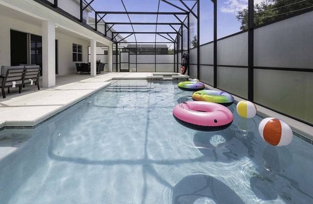 Family Villa w Pool Games n Themed Rooms